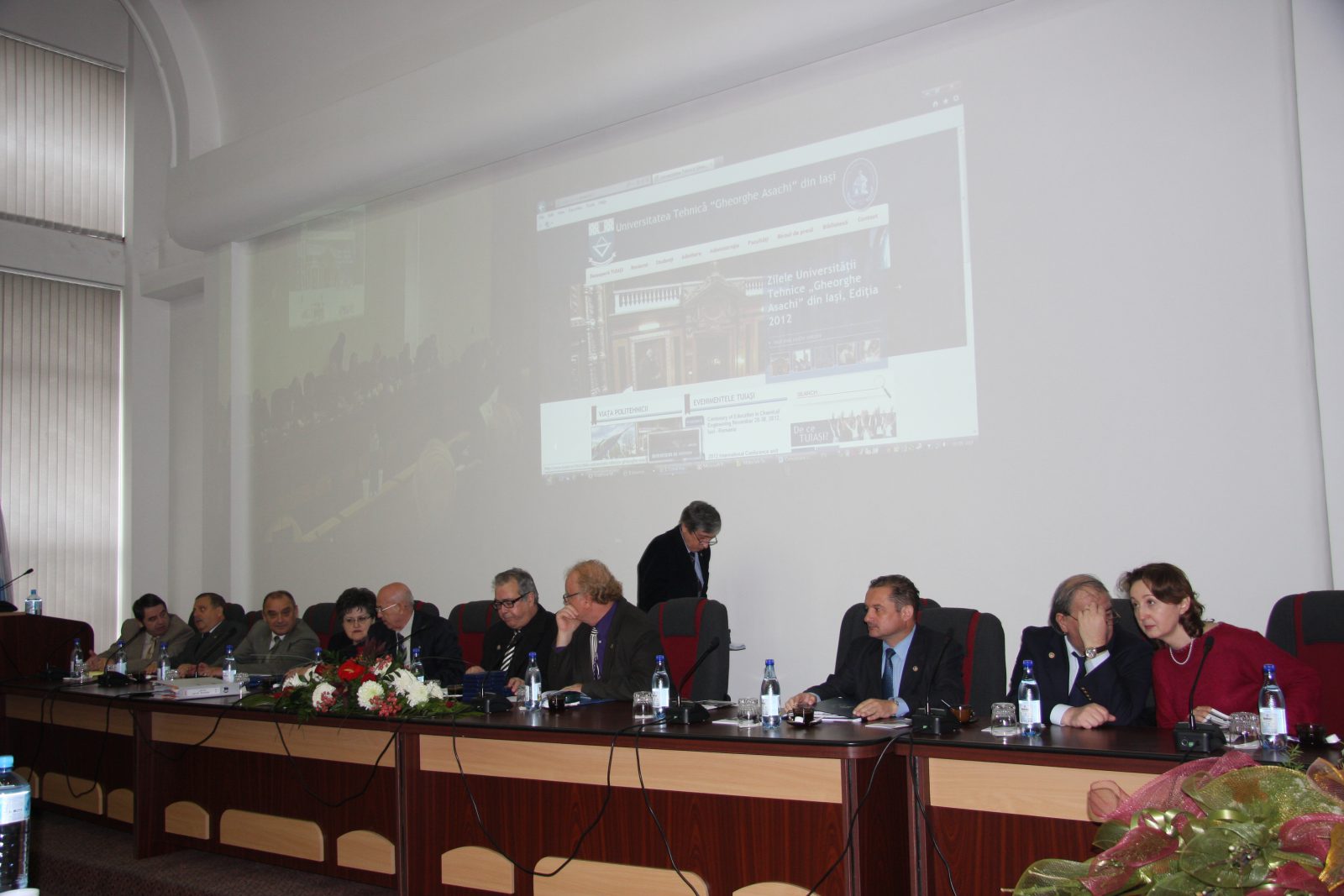 senat-festiv-2012-17-profesori-seniori-14-profesori-emeriti-si-patru-premii-pentru-cercetare