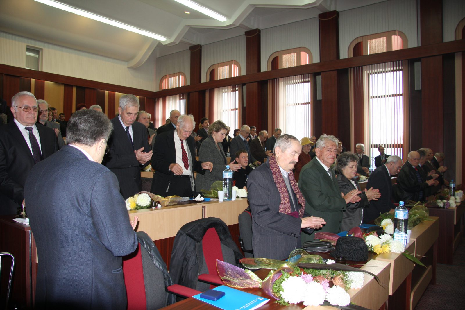 senat-festiv-2012-17-profesori-seniori-14-profesori-emeriti-si-patru-premii-pentru-cercetare