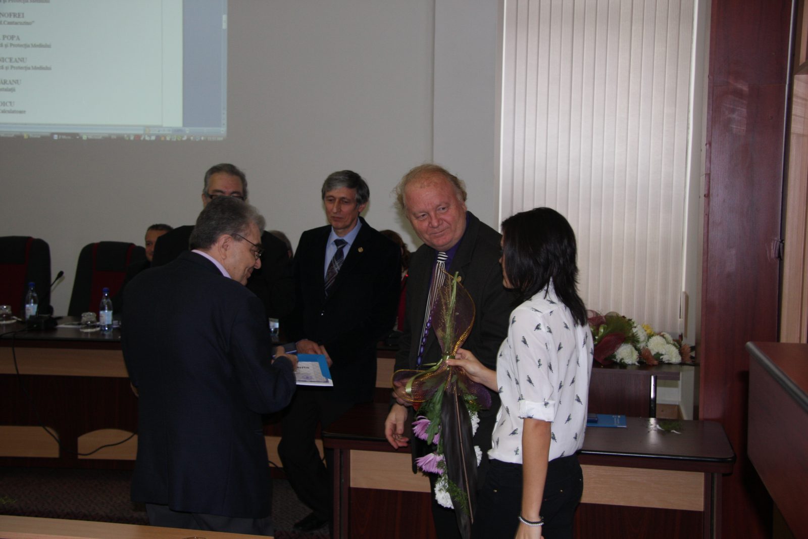 senat-festiv-2012-17-profesori-seniori-14-profesori-emeriti-si-patru-premii-pentru-cercetare