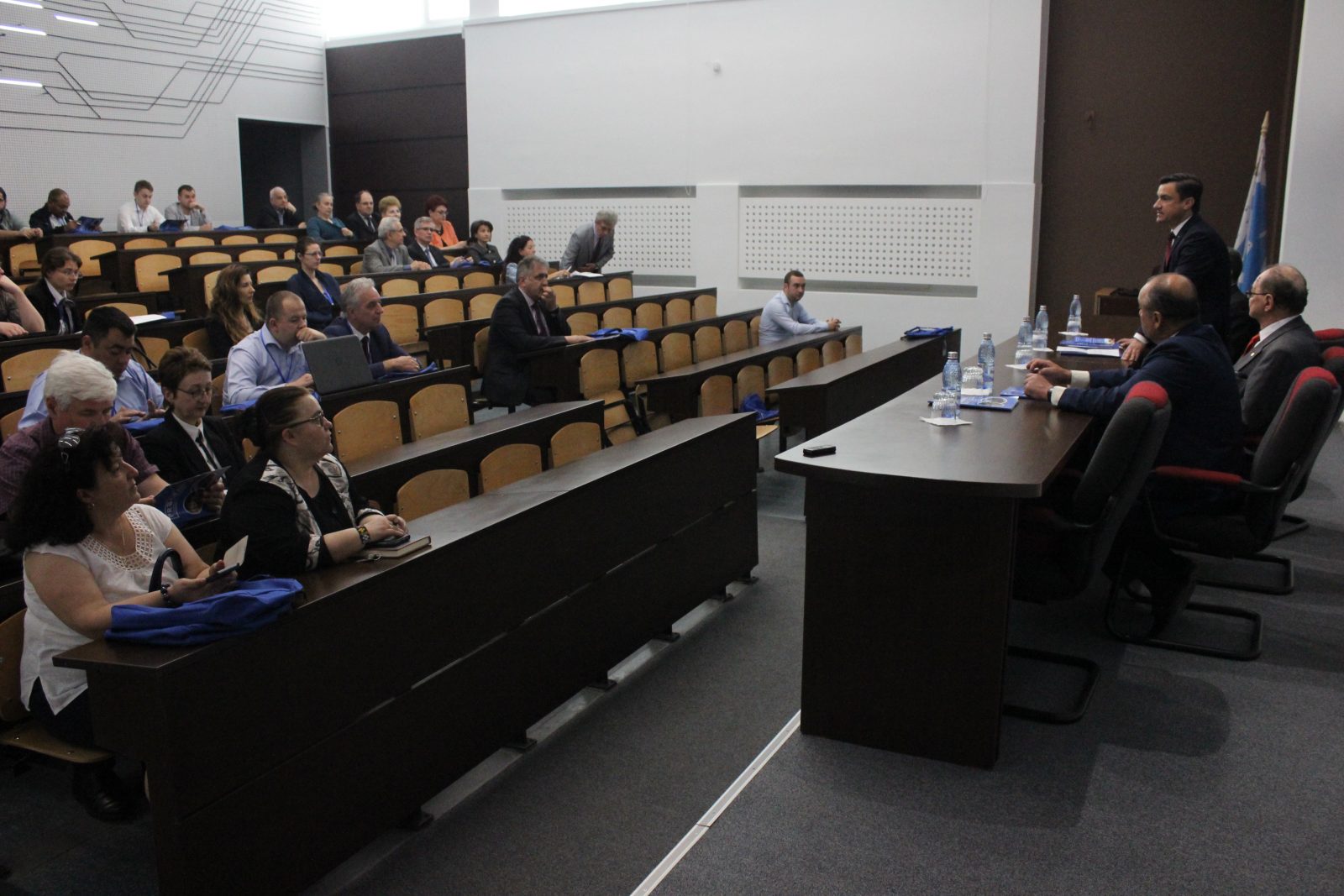 academicianul-bogdan-c-simionescu-a-vorbit-despre-planul-de-dezvoltare-a-romaniei-in-deschiderea-conferintei-scolii-doctorale-tuiasi-2018