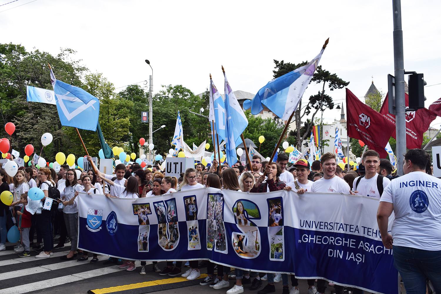 o-mie-de-studenti-ai-politehnicii-iesene-au-luat-parte-la-marsul-absolventilor-generatia-centenarului